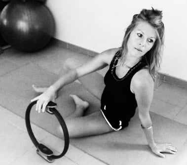 Adeline, coach Pilates mat et reformer, praticienne Feldenkrais, massages Bien-Être, praticienne énergéticienne Shiatsu, éducateur sportif, sport sur ordonnance à Toulon vous accompagne dans votre pratique corporelle. 